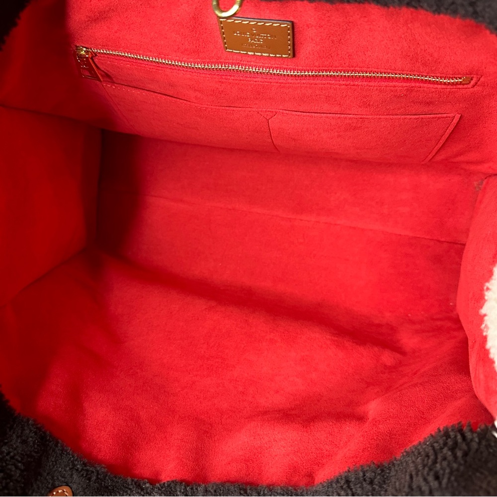 Louis Vuitton Fleece Teddy OnTheGo GM Tote - Picture 12 of 16